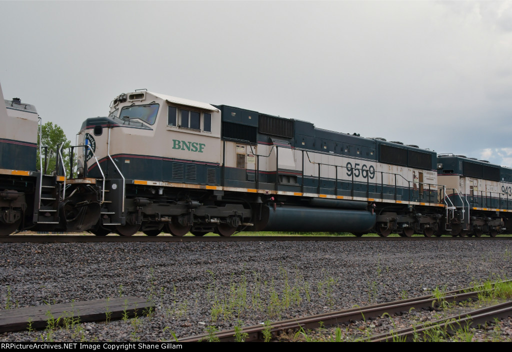 BNSF 9569 Roster shot.